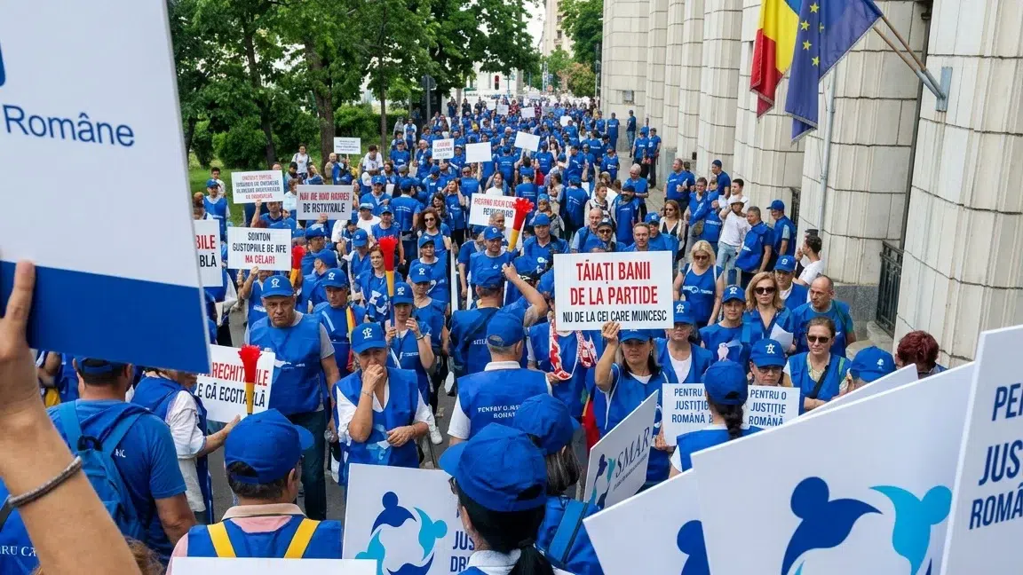 Angajatii Apelor Romane protesteaza in Capitala. Sistemul are un deficit de 5000 de oameni