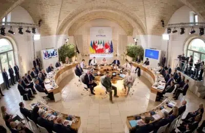 Emmanuel Macron conduce topul increderii in Romania cu 32,9%. Rezultatele sondajului INSCOP