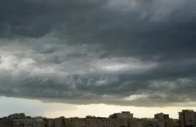 ANM anunta cod portocaliu de vijelii in sase judete. Furtunile lovesc Bucurestiul de miercuri