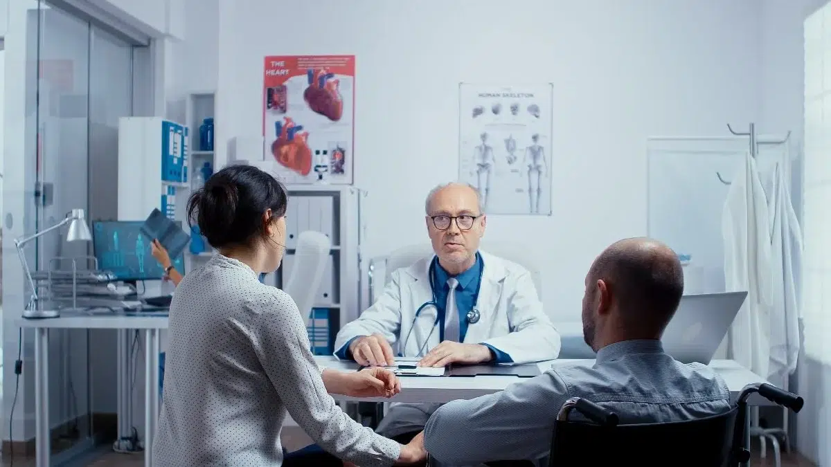 Bolnavii cronici pierd accesul la clinicile private. CNAS impune o formula matematica obligatorie
