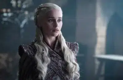 Emilia Clarke a suferit doua anevrisme la 22 si 24 de ani. Actrita povesteste trauma sa