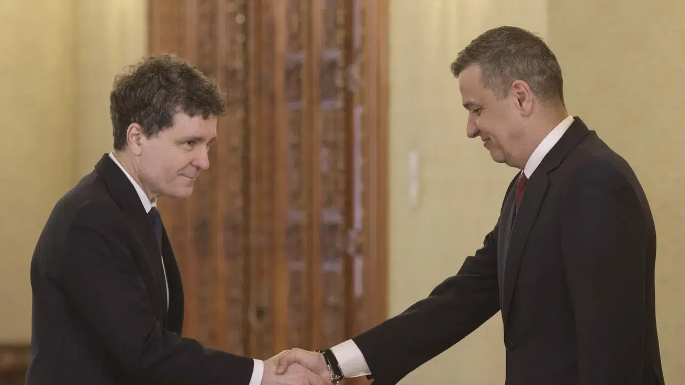 Votul pentru Guvernul Vestea se amana. PSD si Nicusor Dan nu mai exclud sprijinul AUR in Parlament