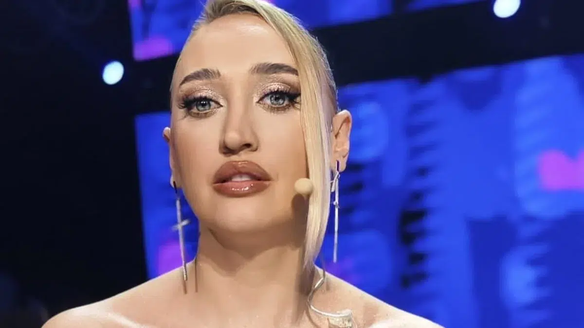Ilona Brezoianu publica prima imagine cu baietelul ei. Actrita apare pe coperta unei reviste