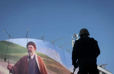 Ayatollahul Khamenei revendica infrangerea SUA. Trump confirma negocierile cu Iranul