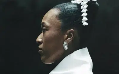 Naomi Osaka poartă un kimono alb la Wimbledon. Ținuta este inspirată din filmul Kill Bill