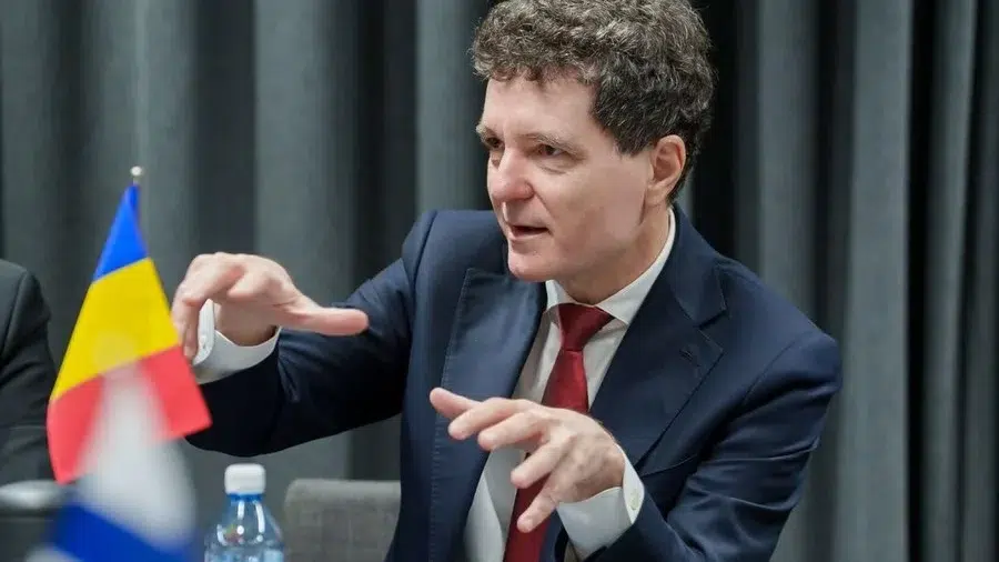 Nicusor Dan consultari