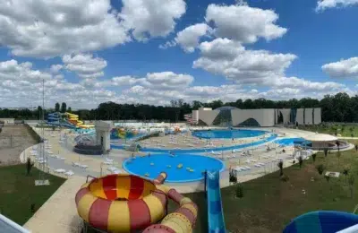 Primaria Craiova ia sezlonguri de 83.000 de lei la Water Park. Sumele alocate pentru intretinere