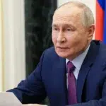 Rusia sanctioneaza un elev britanic de 17 ani. Tanarul a demascat o retea crypto de 350 miliarde