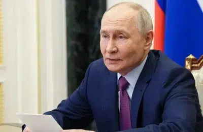 Rusia sanctioneaza un elev britanic de 17 ani. Tanarul a demascat o retea crypto de 350 miliarde
