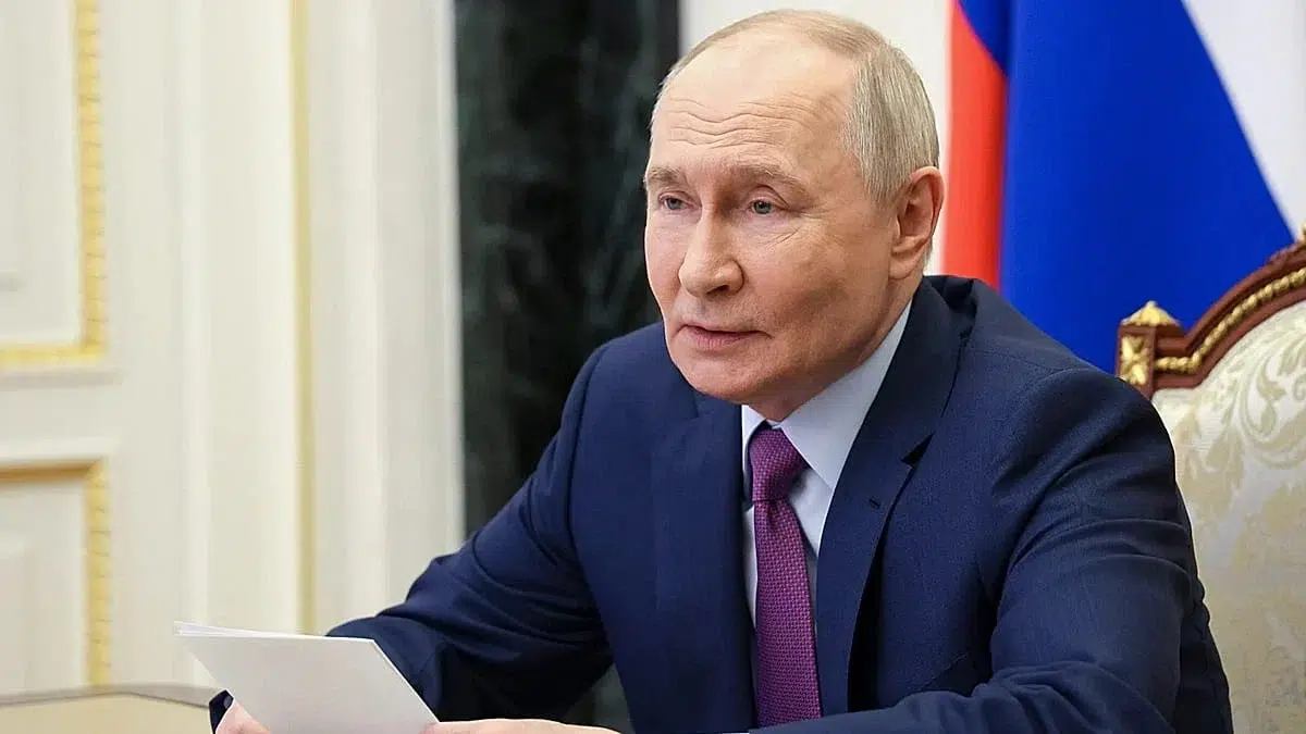 Rusia sanctioneaza un elev britanic de 17 ani. Tanarul a demascat o retea crypto de 350 miliarde