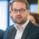 Veniturile scad pentru votantii PSD si cresc la USR. 84% dintre romani asteapta noi scumpiri
