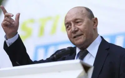 Traian Basescu cere un premier politic din partea PNL sau PSD. Fostul presedinte critica partidele