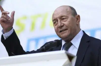 Traian Basescu cere un premier politic din partea PNL sau PSD. Fostul presedinte critica partidele