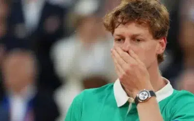 Liderul mondial Jannik Sinner castiga la Wimbledon dupa o cazatura dura. Shapovalov abandoneaza