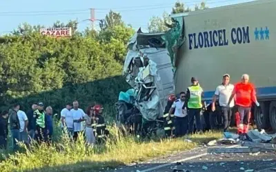Un mort si doi raniti pe DN 6. Doua TIR-uri s-au ciocnit frontal langa Caransebes
