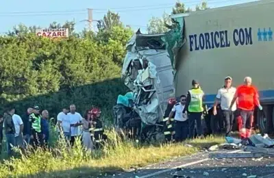 Un mort si doi raniti pe DN 6. Doua TIR-uri s-au ciocnit frontal langa Caransebes