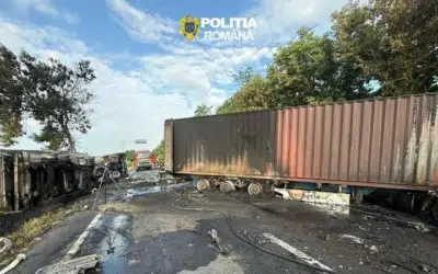 Doua camioane iau foc dupa o ciocnire frontala pe DN2A. Doi soferi ajung la spital