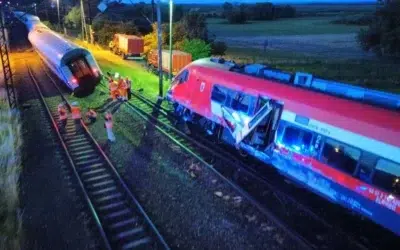 Doua trenuri cu 200 de pasageri se ciocnesc in Polonia. 11 persoane sunt ranite