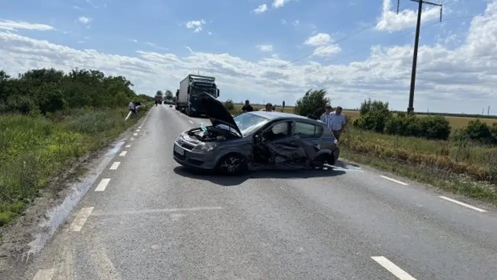 Accident cu trei masini pe drumul judetean 709. Arhiepiscopul Aradului a ajuns la spital