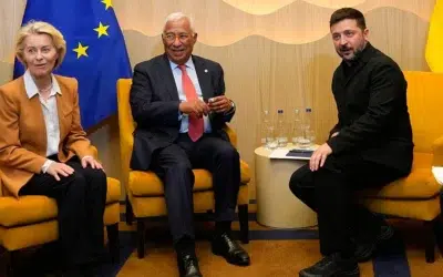 Pretul petrolului scade sub 70 de euro dupa acord. Zelenski ajunge la Bruxelles pentru summit