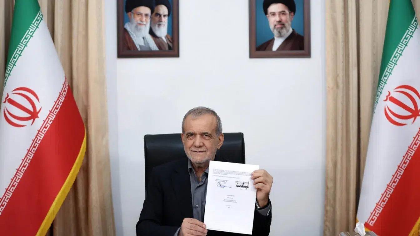 Trump semneaza acordul cu Iranul. SUA ridica blocada navala si deblocheaza 300 miliarde de dolari