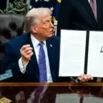 Trump si presedintele Iranului semneaza acordul de pace. SUA ridica blocada navala