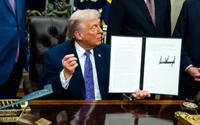 Trump si presedintele Iranului semneaza acordul de pace. SUA ridica blocada navala