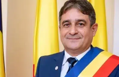 Primarul din Alba Iulia primeste o amenda de 53.000 de lei. Tribunalul sanctioneaza lipsa actelor