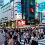 Tokyo amendează pe loc turiștii care aruncă gunoaie pe stradă. Sancțiunea ajunge la 11 euro
