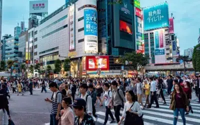 Tokyo amendează pe loc turiștii care aruncă gunoaie pe stradă. Sancțiunea ajunge la 11 euro