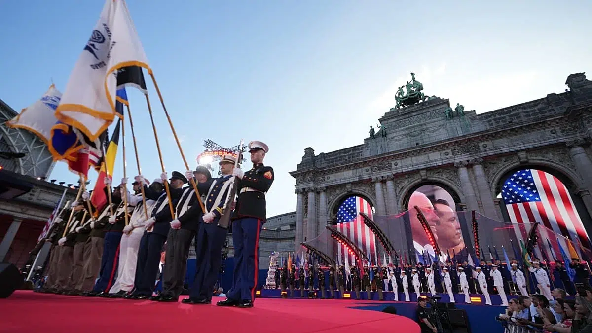 Aniversarea SUA aduna 10.000 de oameni la Bruxelles. Ce mesaje au transmis Trump si Rutte