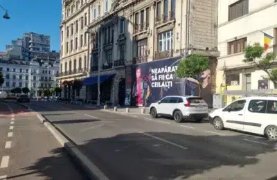 40% dintre tineri resimt anxietate constantă. Panouri cu mesaje inedite apărute în București