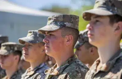 Moldova introduce un curs militar obligatoriu de 42 de zile pentru barbatii de pana la 55 de ani