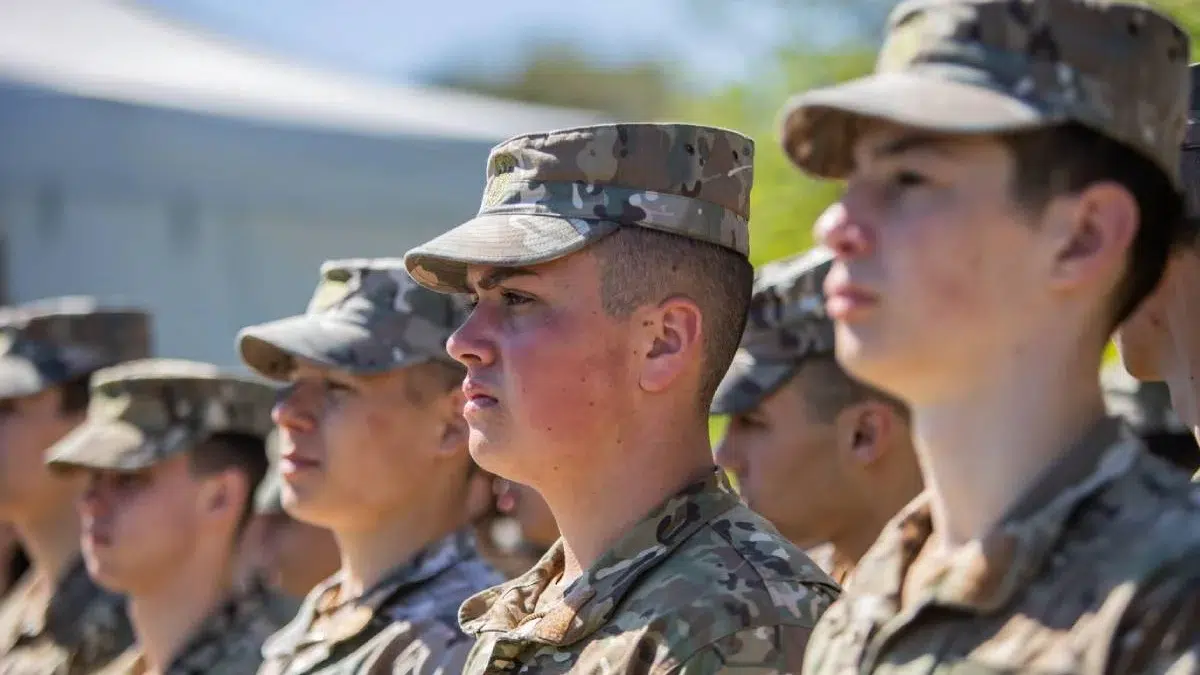Moldova introduce un curs militar obligatoriu de 42 de zile pentru barbatii de pana la 55 de ani