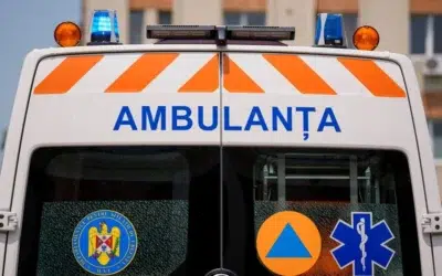 Copil de 2 ani mort in Galati. Pompierii au spart usa si au gasit mama cu rani pe maini