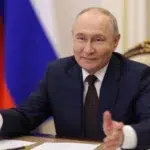 Putin convoaca o sedinta de urgenta la Kremlin. Productia de benzina a Rusiei scade cu 25 la suta