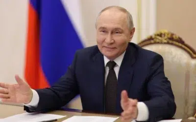 Putin convoaca o sedinta de urgenta la Kremlin. Productia de benzina a Rusiei scade cu 25 la suta