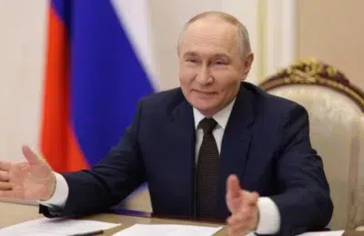 Putin convoaca o sedinta de urgenta la Kremlin. Productia de benzina a Rusiei scade cu 25 la suta