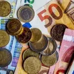 Curs BNR. Euro ajunge la 5.23 lei pe fondul crizei politice declansate de demiterea lui Bolojan
