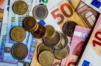 Curs BNR. Euro ajunge la 5.23 lei pe fondul crizei politice declansate de demiterea lui Bolojan