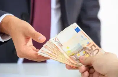 76% dintre angajatori recunosc ca platesc diferit oamenii pe posturi similare. Datele noului studiu