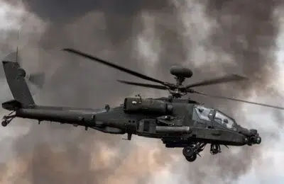Un elicopter american Apache se prabuseste in Stramtoarea Ormuz. Trump confirma salvarea pilotilor