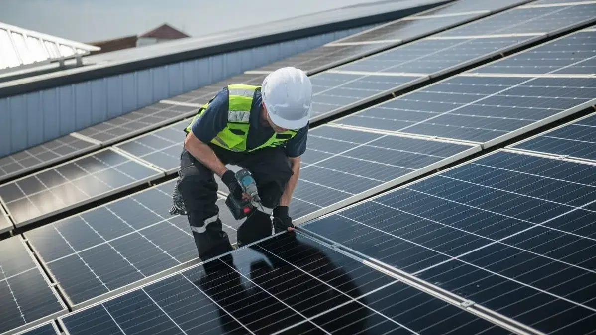 Bucuresti si Ilfov produc mai multa energie solara decat Vidraru. Record pe timp de canicula