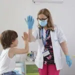Enterovirozele lovesc copiii de 4 ori pe an. Medicul Cristina Mihaila explica regulile de tratament