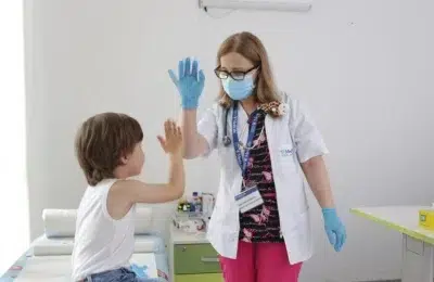 Enterovirozele lovesc copiii de 4 ori pe an. Medicul Cristina Mihaila explica regulile de tratament