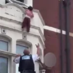 O fetiță a căzut de la etajul doi în Londra. Un polițist a prins copilul în aer