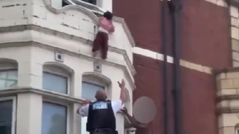 fetiță căzută Londra