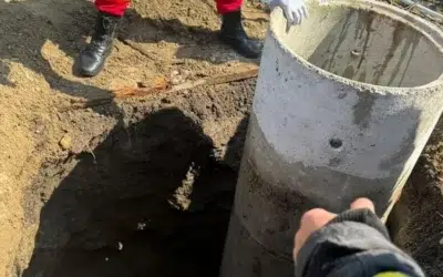 O fetita de 8 ani a cazut intr-o fantana la 8 metri adancime in Vrancea. Pompierii intervin