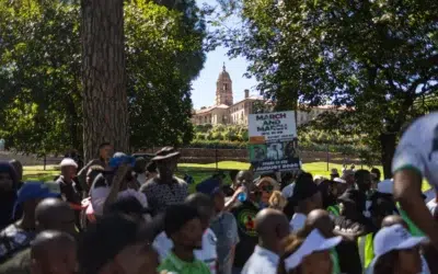 Cinci imigranti ucisi in Africa de Sud. Oamenii fug in munti de frica atacurilor xenofobe