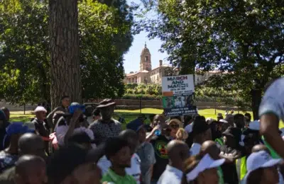 Cinci imigranti ucisi in Africa de Sud. Oamenii fug in munti de frica atacurilor xenofobe